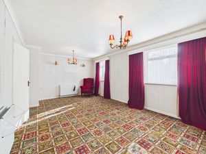 LIVING ROOM- click for photo gallery